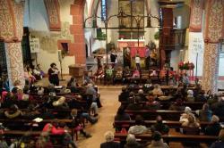 Der Lebkuchenmann, Kinder des Kindergartens im Gottesdienst zum 1. Advent